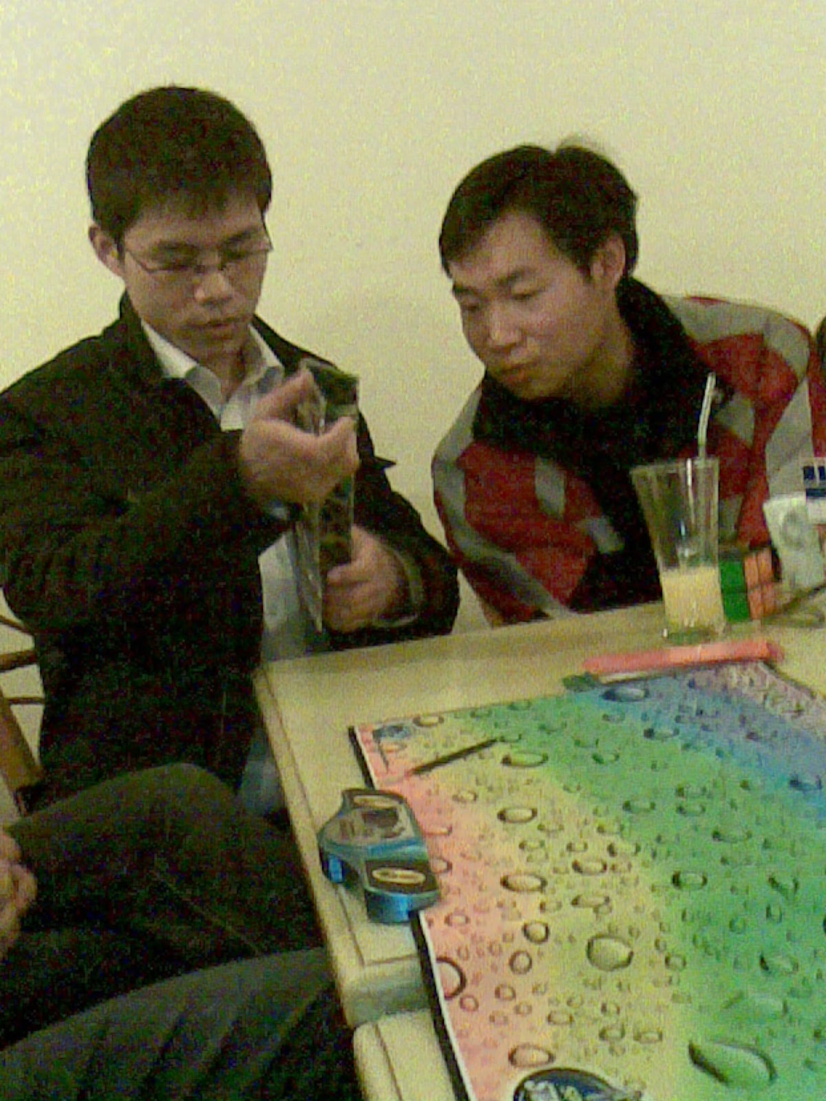 以上两张图, 大家都在看的那玩意儿叫魔板, 十二块的. 很诡异的东西, 跟我小时候玩的那种魔板不是一种东西.